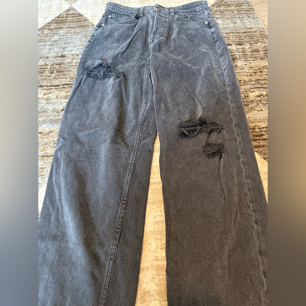 H&M Divided High Rise Jeans with Distressing - Picture 3 of 5
